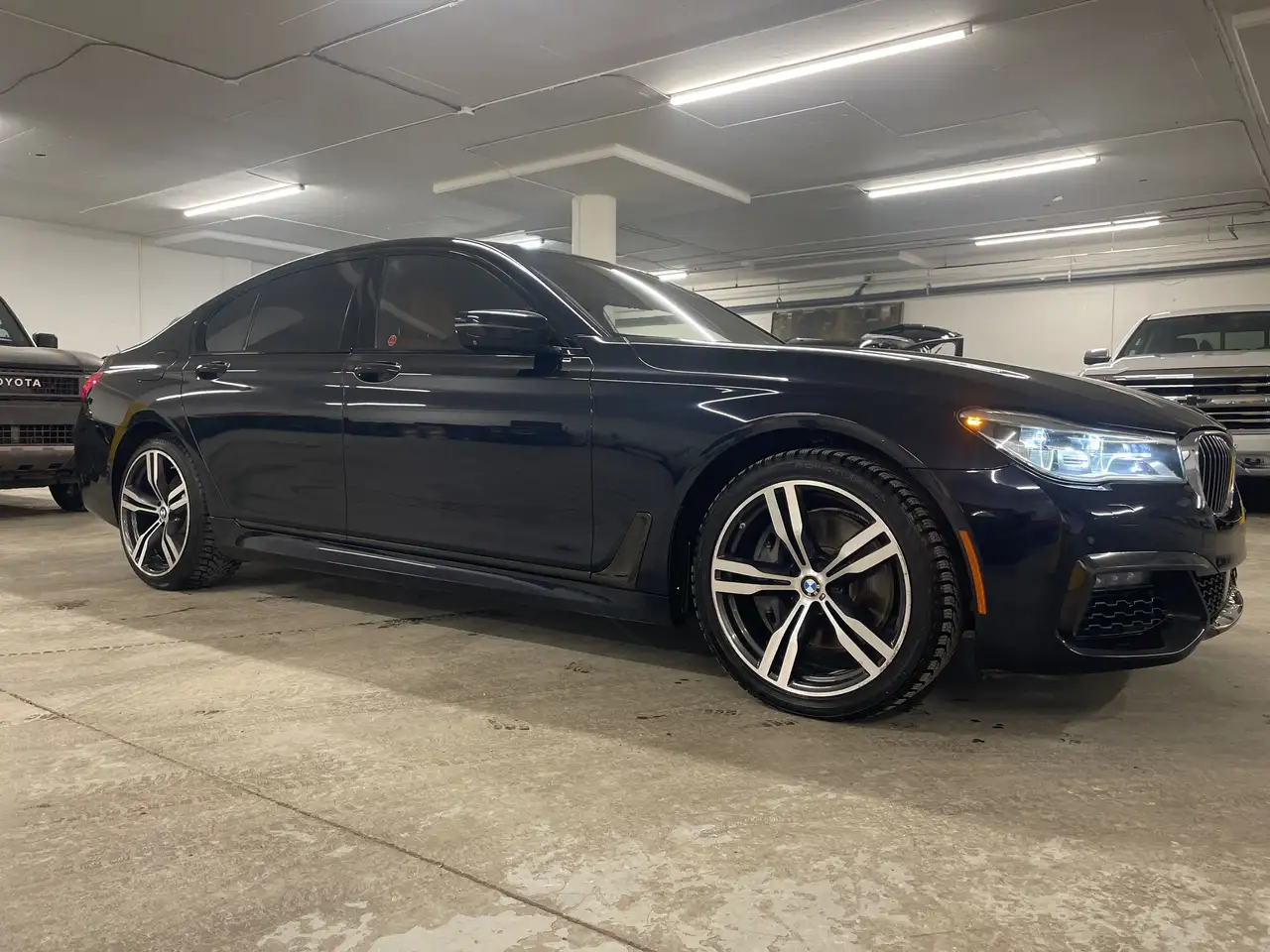 BMW 7 Series снимка BMW 7 Series