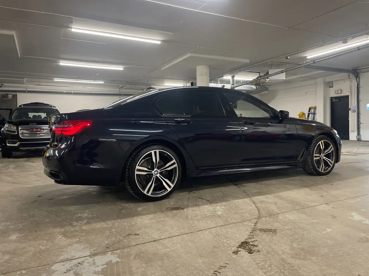 BMW 7 Series снимка BMW 7 Series