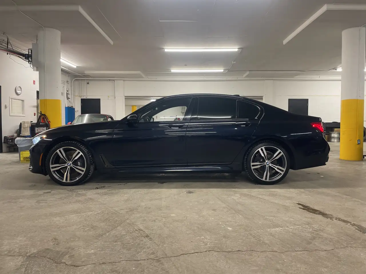 BMW 7 Series снимка BMW 7 Series