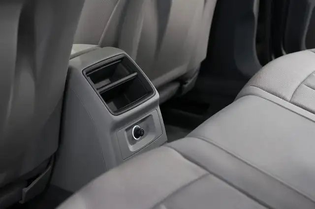 Audi A4 Avant view 29