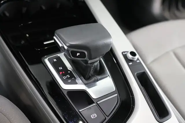 Audi A4 Avant view 22