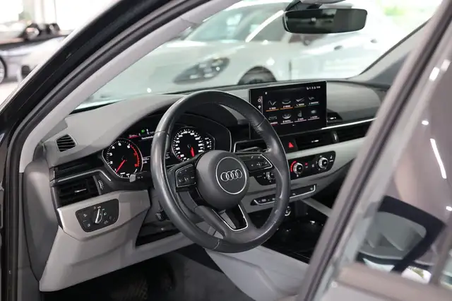 Audi A4 Avant view 10