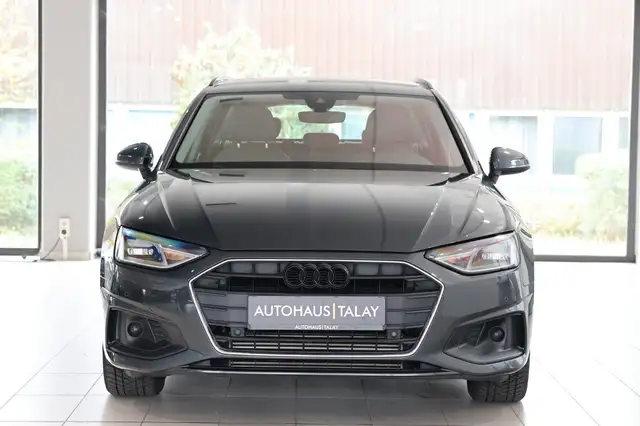 Audi A4 Avant view 2