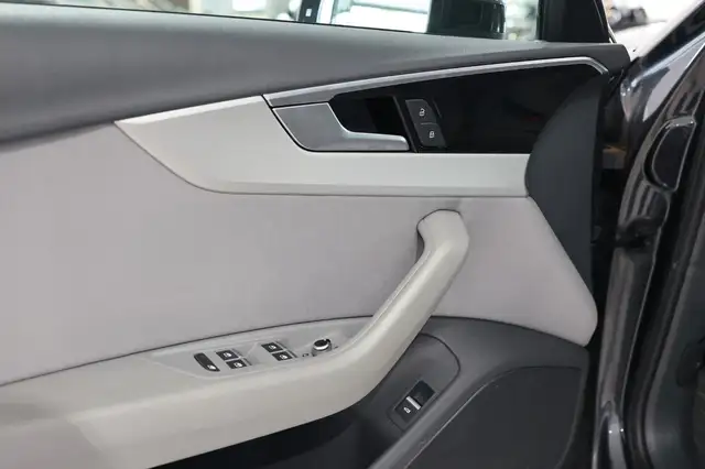Audi A4 Avant view 7