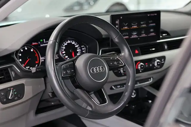 Audi A4 Avant view 11