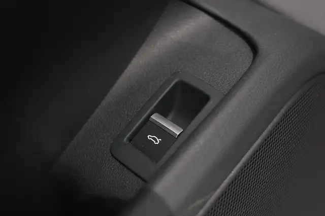 Audi A4 Avant view 9