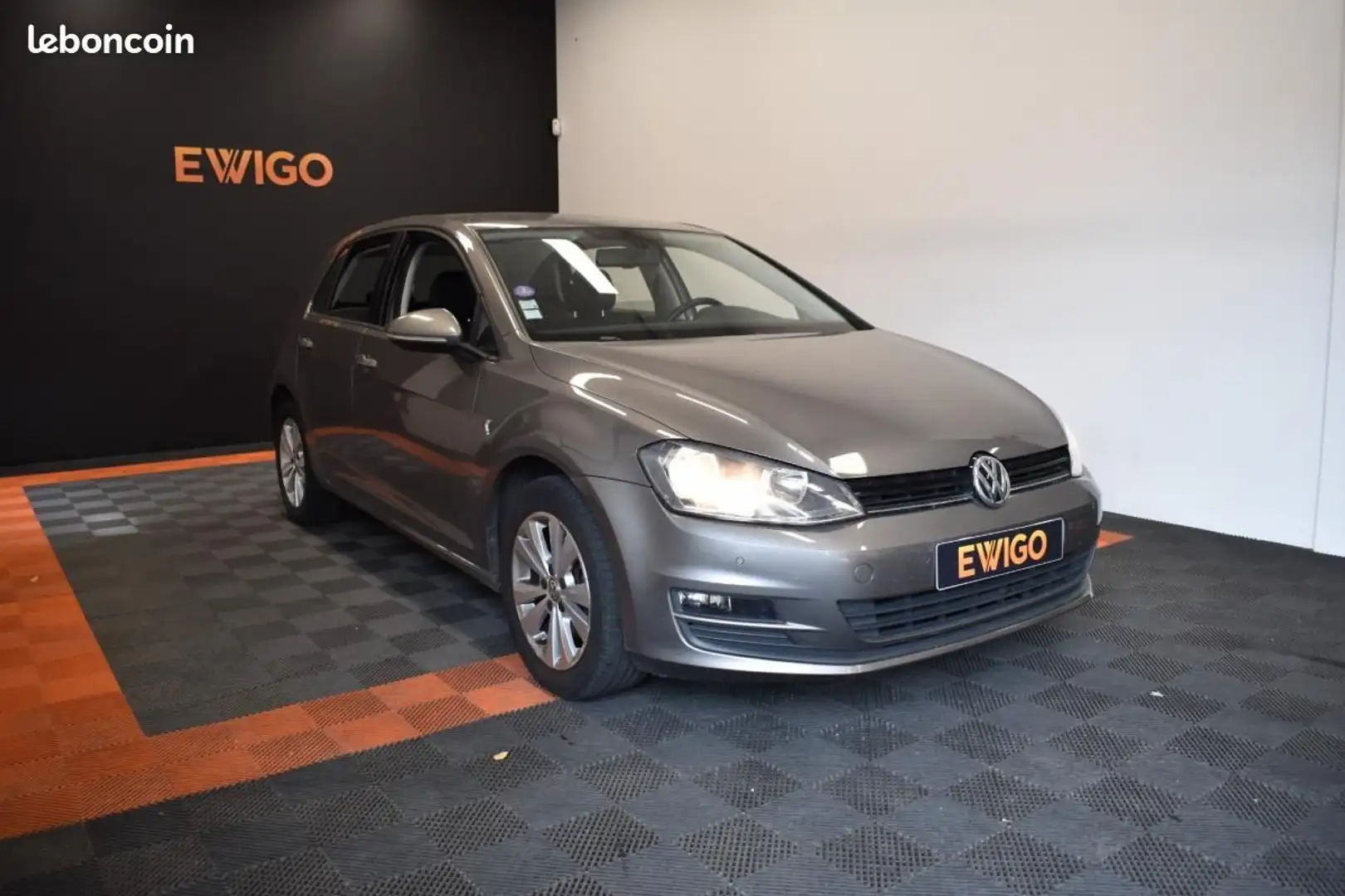 Volkswagen Golf 1.2 TSI 105 BLUEMOTION CONFORT LINE SUIVI GARANTIE Gris - 1