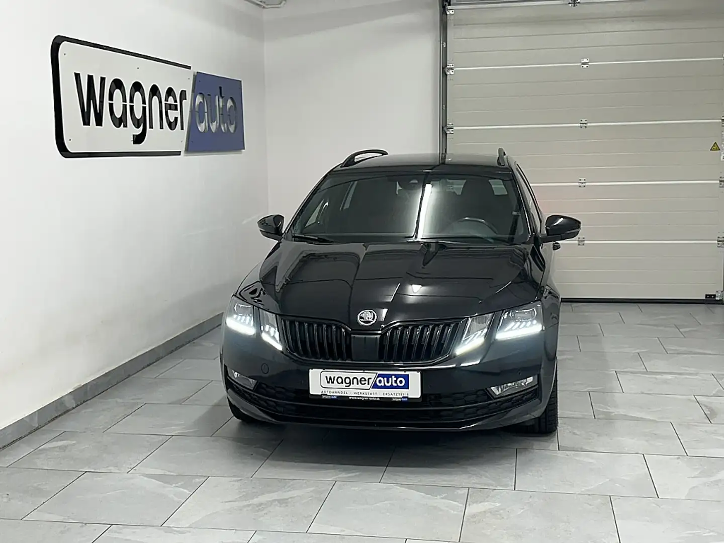 Skoda Octavia Combi 2,0 TDI Style Limited DSG. LED/LaneAssist... Zwart - 1