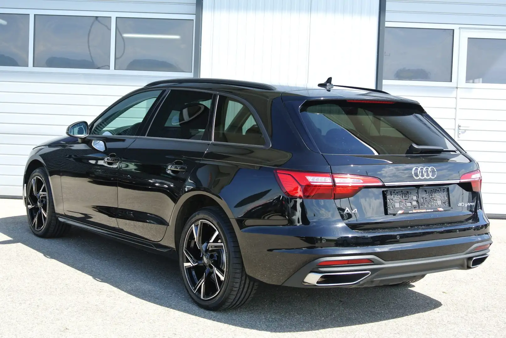 Audi A4 Avant 40 2.0 TFSI g-tron S-tronic !! CNG/Benzin !! Schwarz - 2