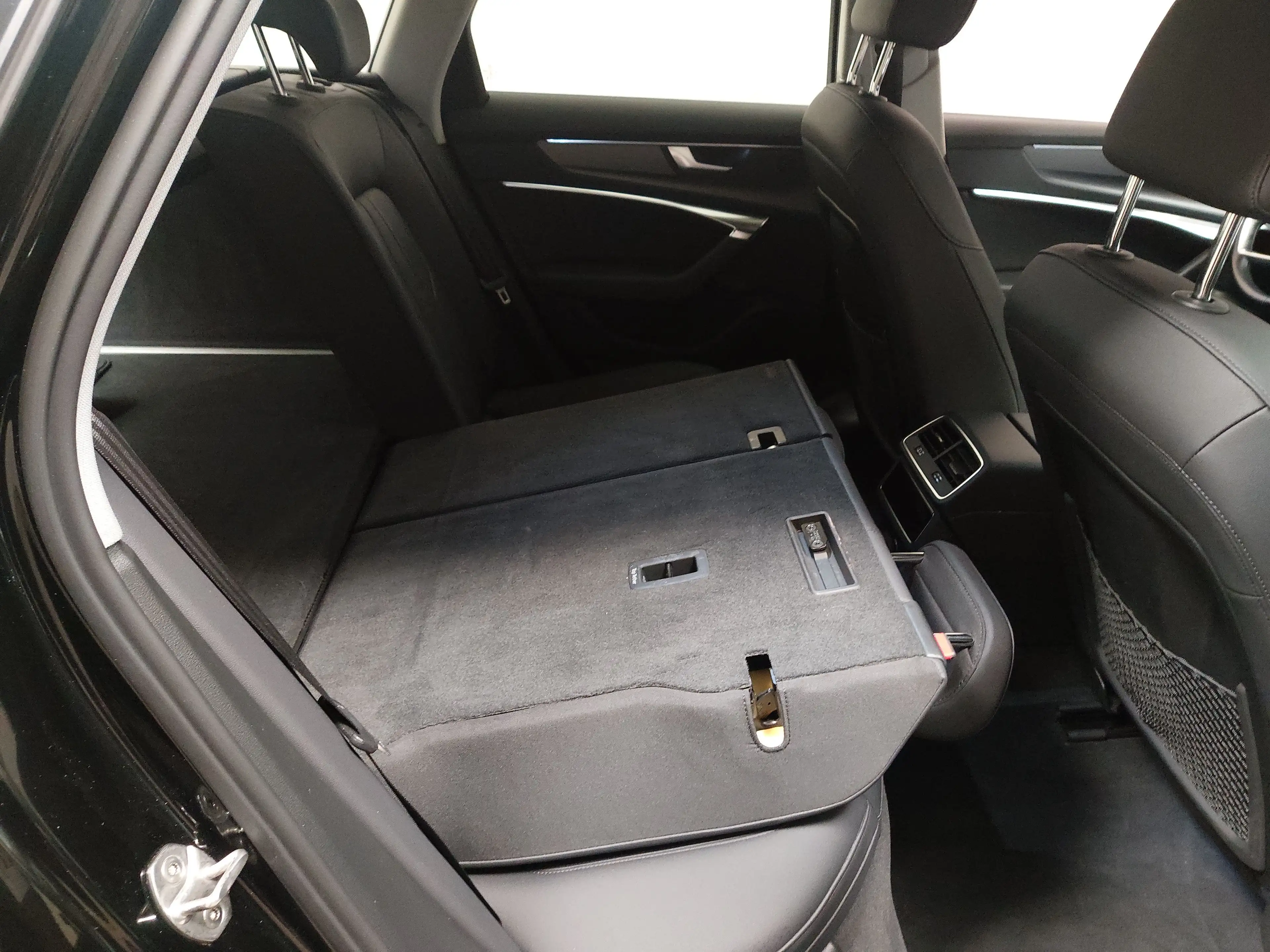 Audi A6 Avant 40 TDI Leder Navi LED PDC Shz — photo 11