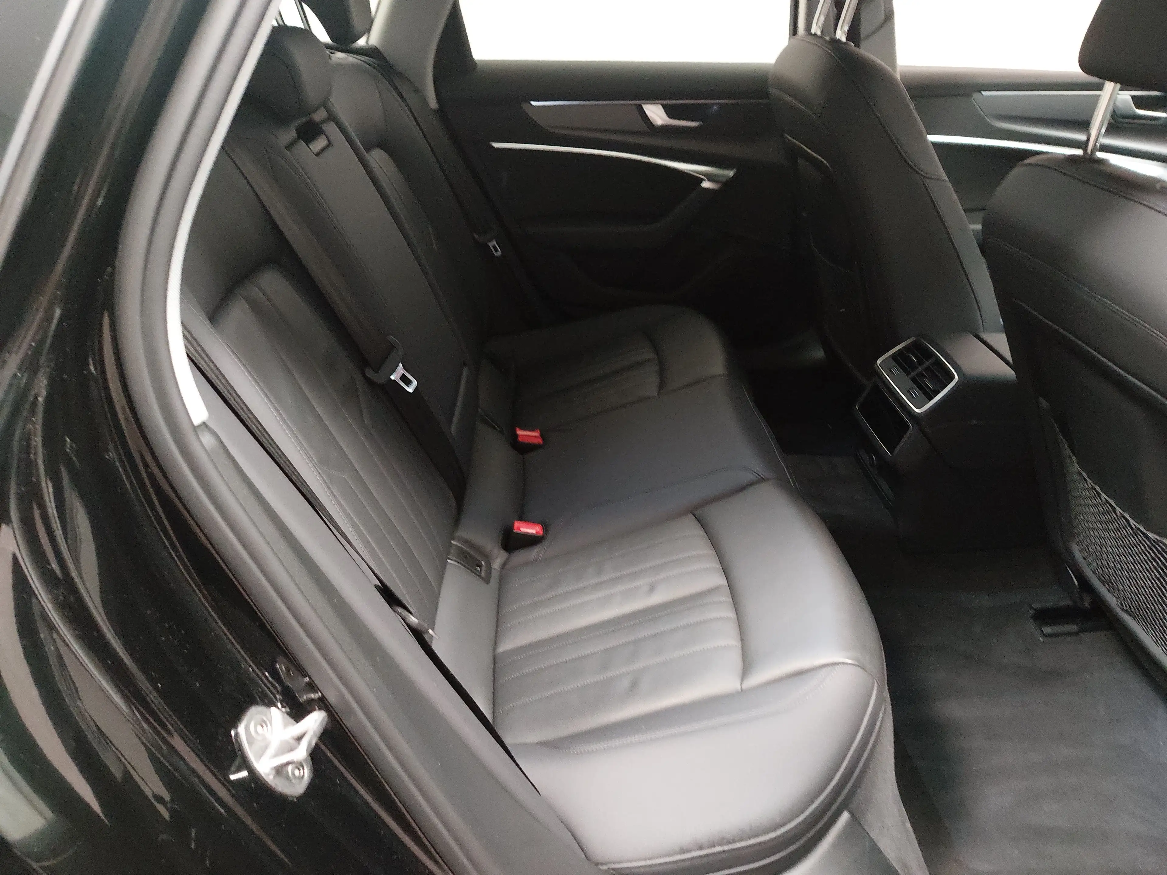 Audi A6 Avant 40 TDI Leder Navi LED PDC Shz — photo 12