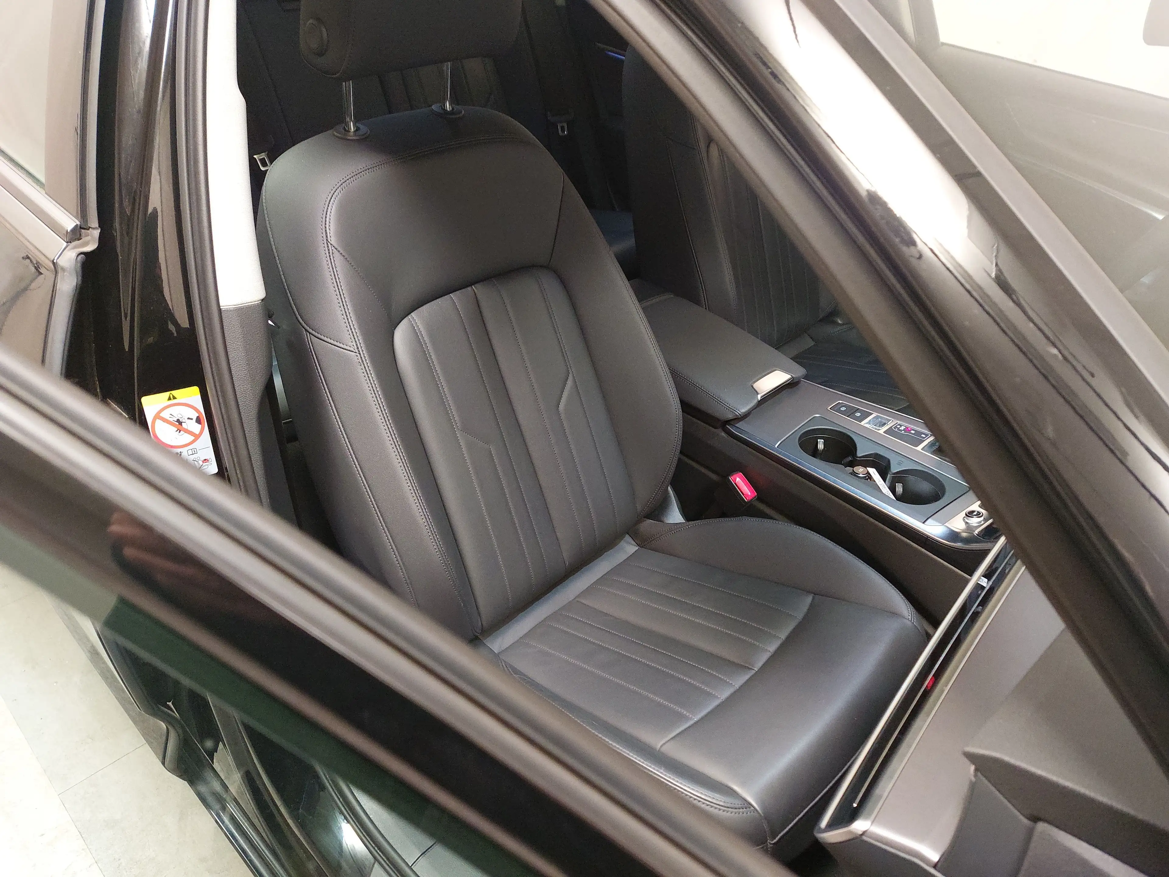 Audi A6 Avant 40 TDI Leder Navi LED PDC Shz — photo 10