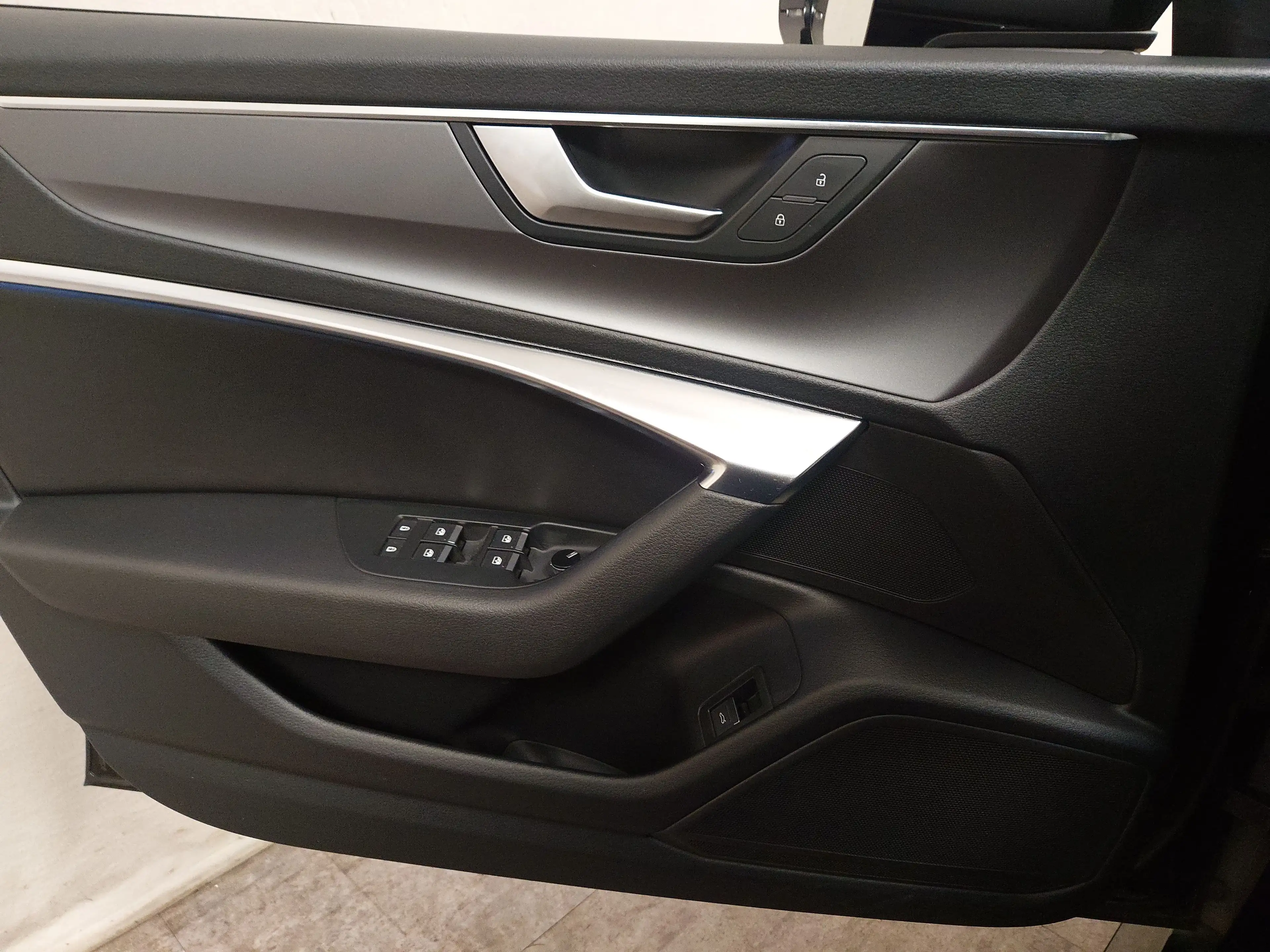 Audi A6 Avant 40 TDI Leder Navi LED PDC Shz — photo 5