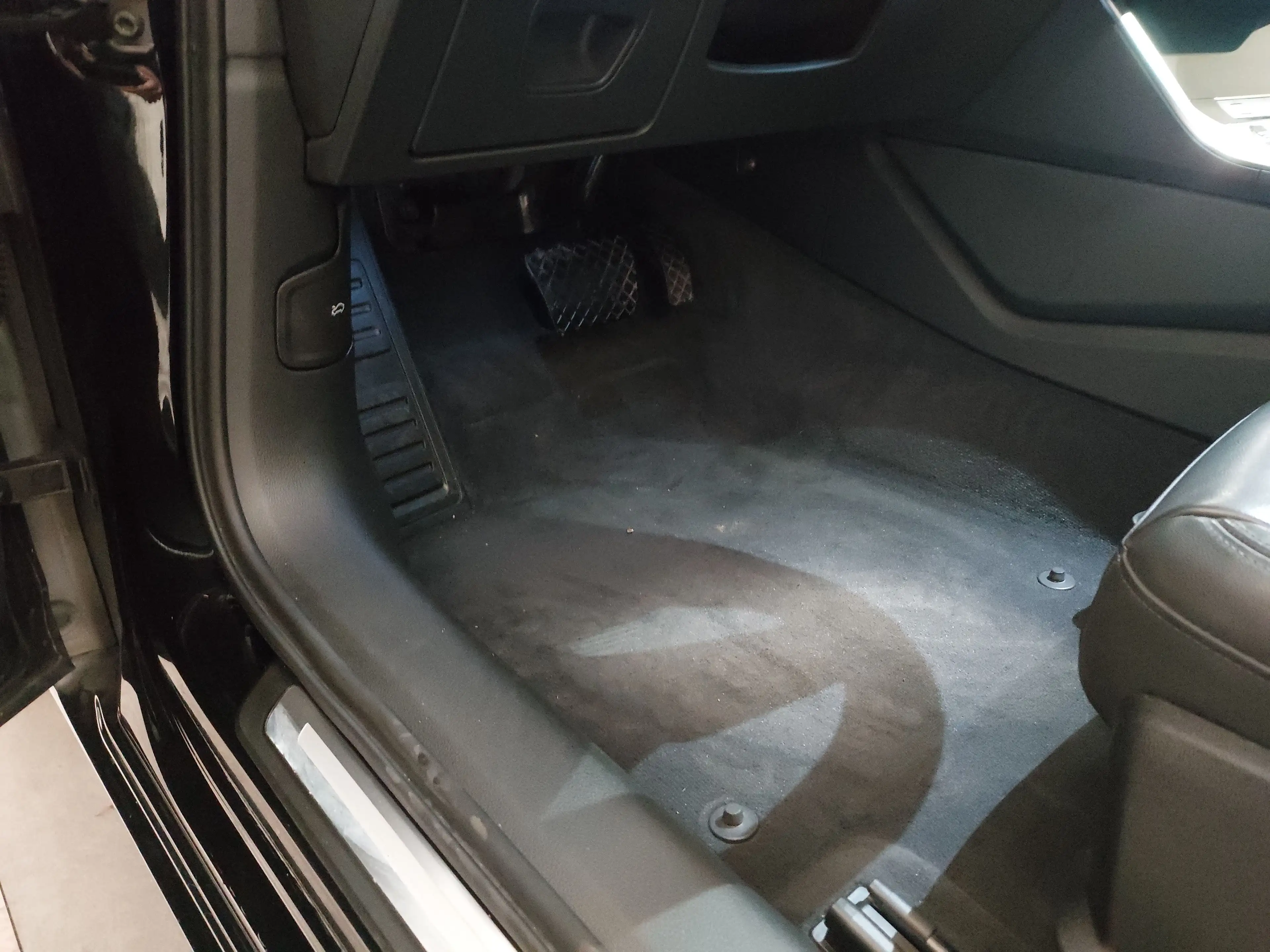 Audi A6 Avant 40 TDI Leder Navi LED PDC Shz — photo 7