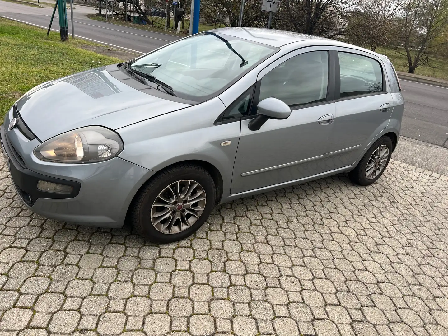Fiat Punto Evo 5p 1.4 m-air Dynamic s&s 105cv Gris - 2
