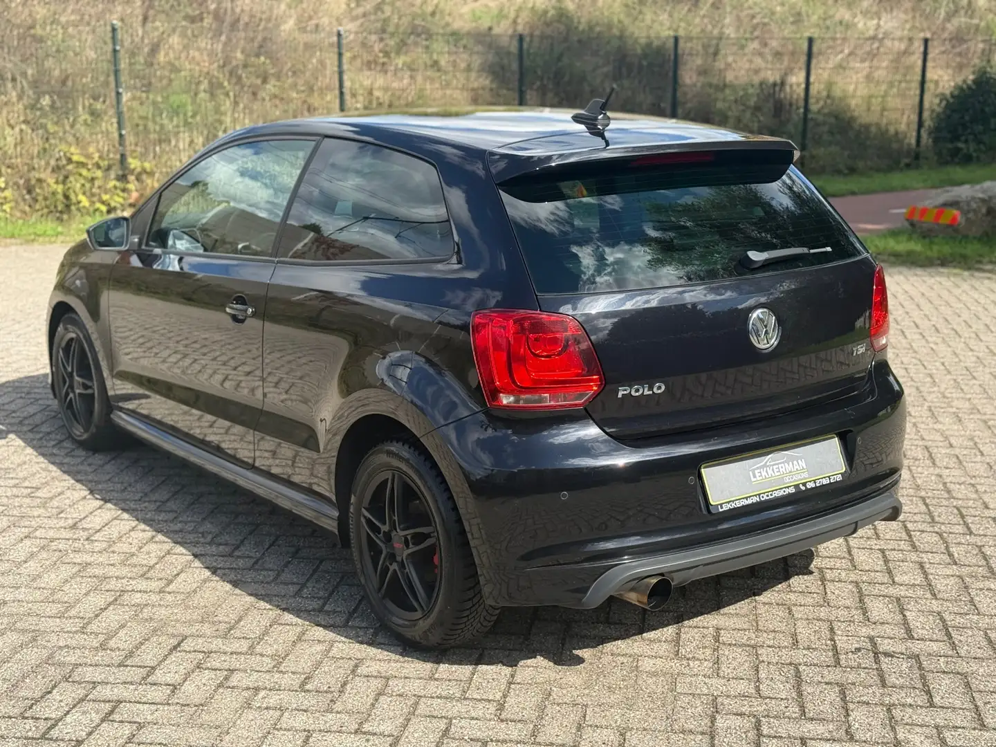 Volkswagen Polo 1.2 TSI Highline R-LINE I LEER I PDC I CRUISE I NA Schwarz - 2