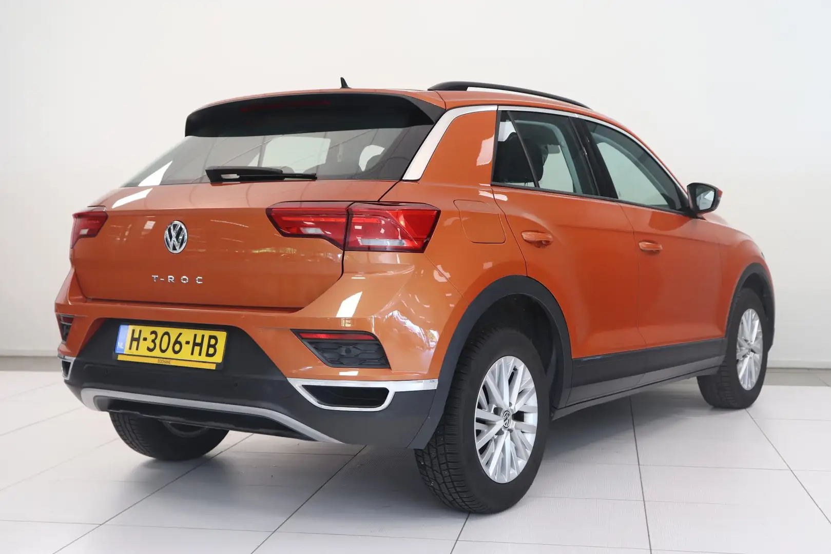 Volkswagen T-Roc 1.0 TSI Style | Airco | Parkeersensoren | Navigati Oranje - 2