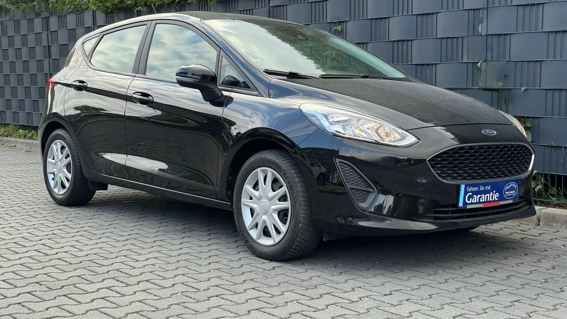 Ford Fiesta 1,1i *TOP-AUSSTATTUNG *INSP.+TÜV NEU *GARANTIE Schwarz - 2