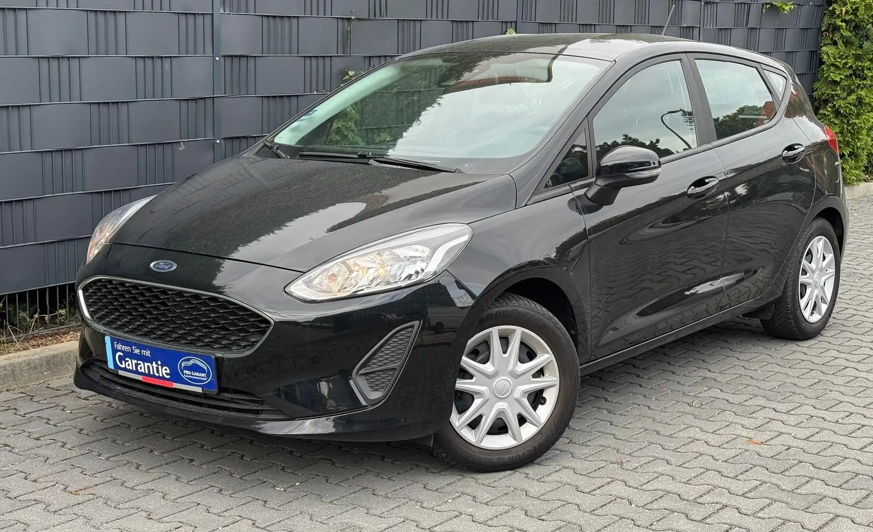 Ford Fiesta 1,1i *TOP-AUSSTATTUNG *INSP.+TÜV NEU *GARANTIE Schwarz - 1