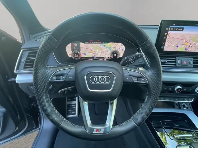 Audi Q5 view 12