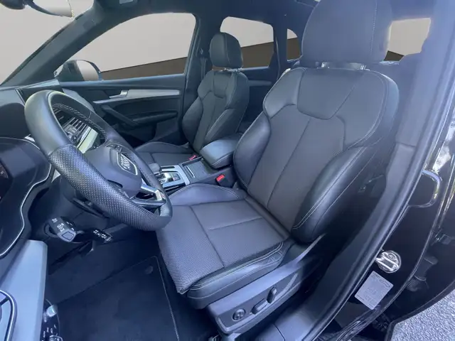 Audi Q5 view 11