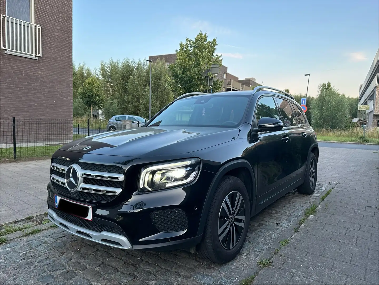 Mercedes-Benz GLB 200 d 8G-DCT Noir - 1