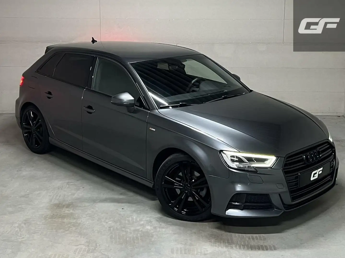 Audi A3 Sportback 35 TFSI 150PK S-Line Black Edition Virtu Grijs - 2