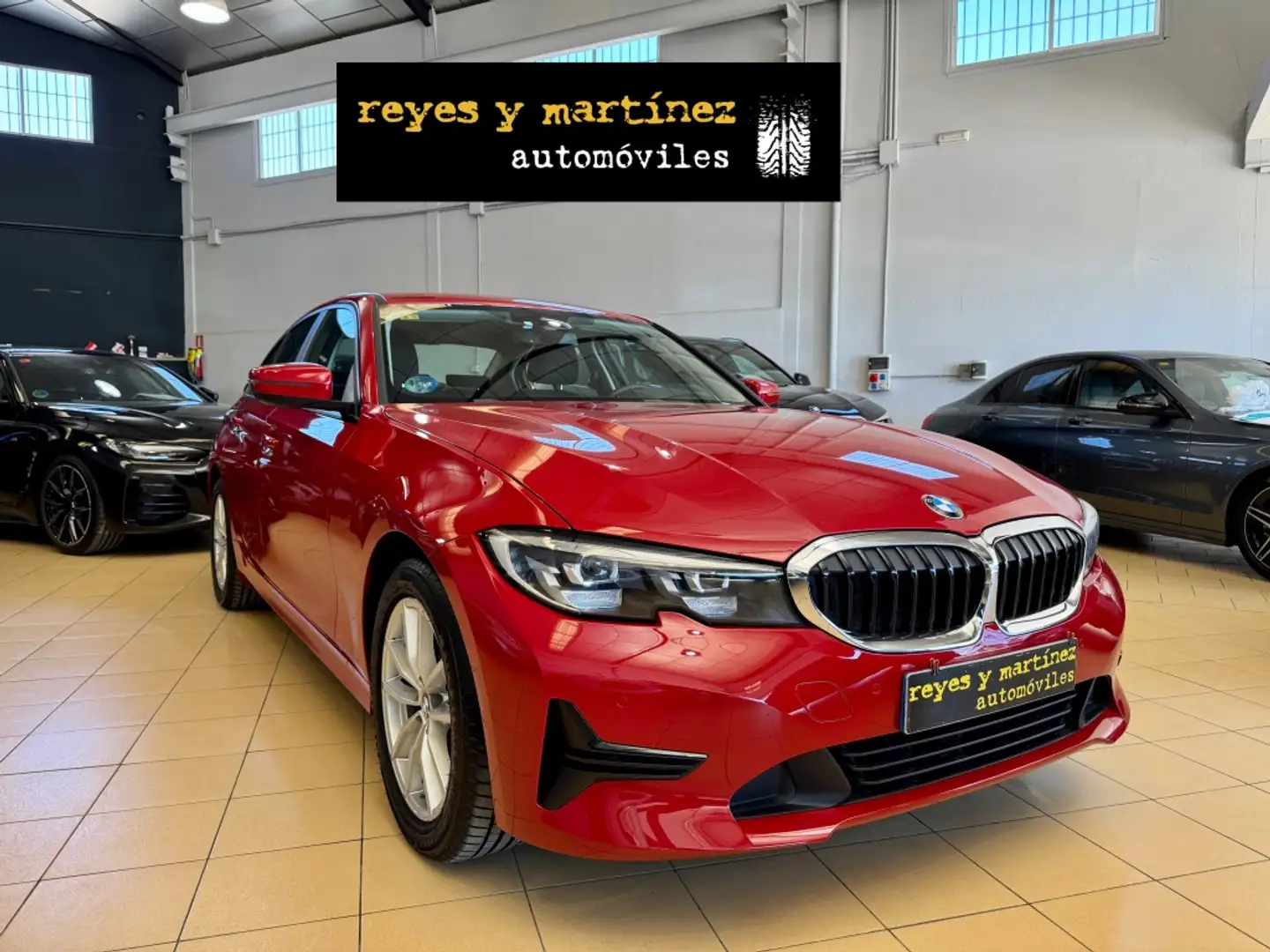 BMW 320 320dA xDrive Rojo - 2