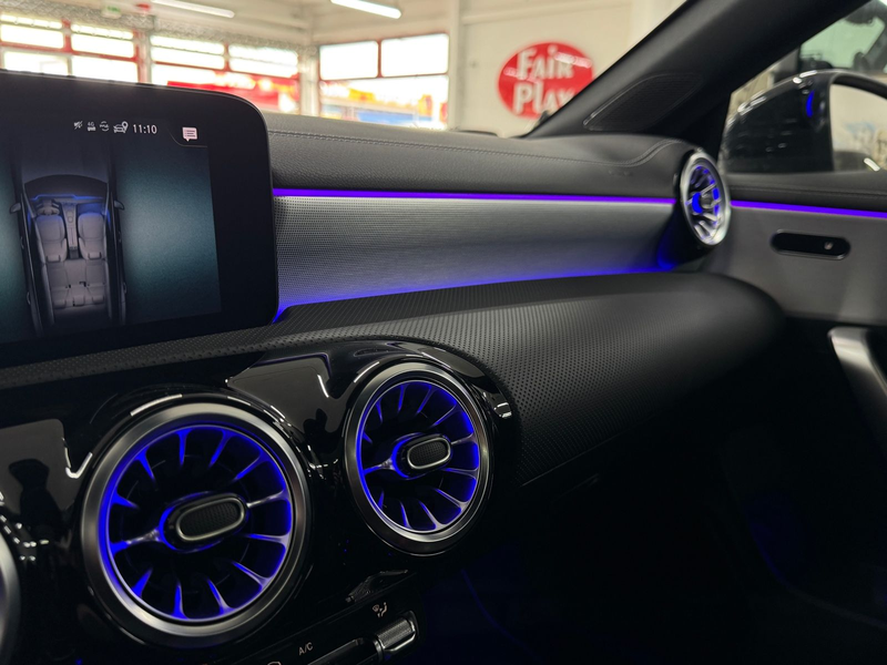 Mercedes-Benz CLA 200 AMG/LED/PANO/AHK/TOP! — photo 13