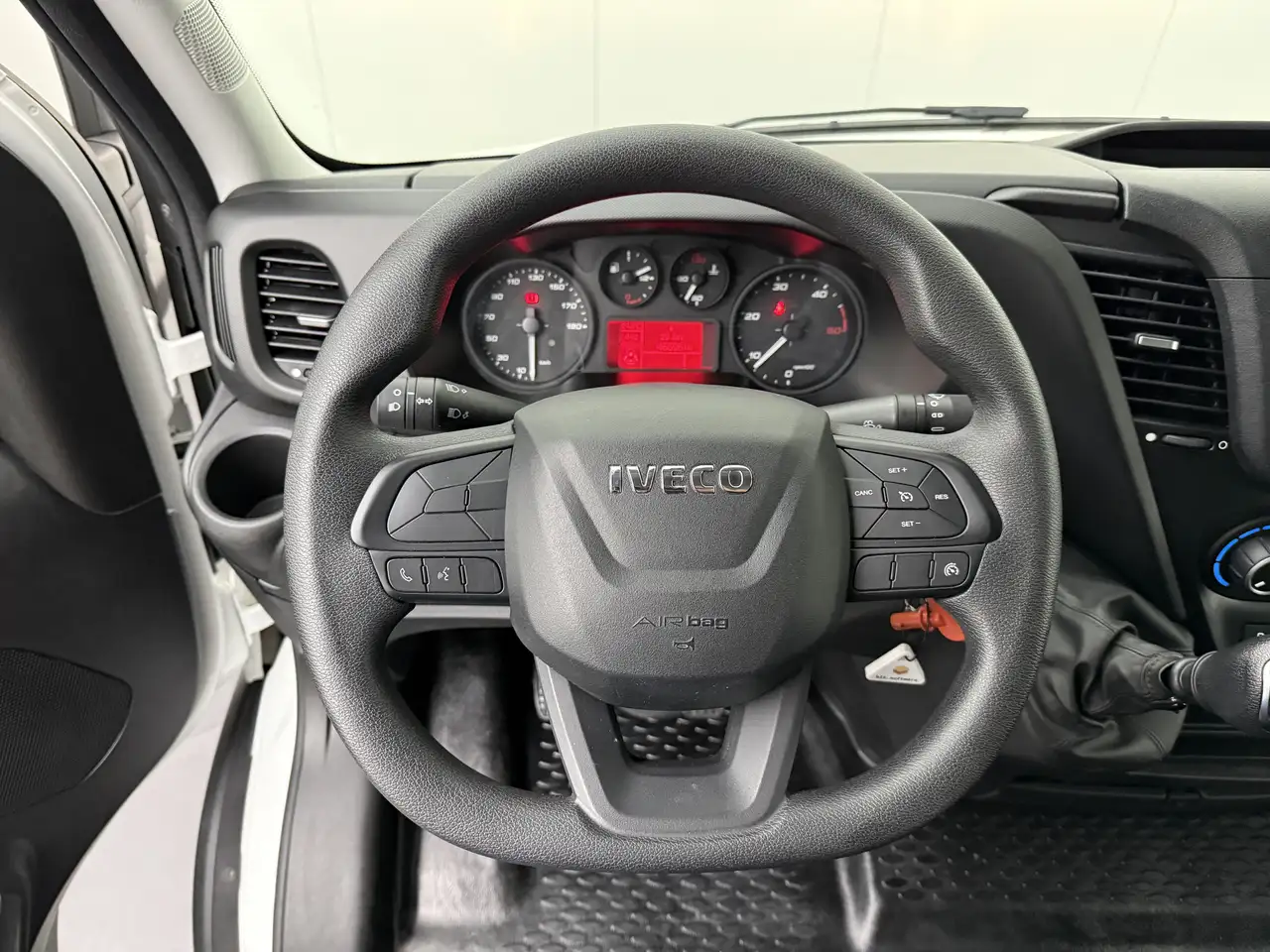 Iveco Daily 2024 — фото 14