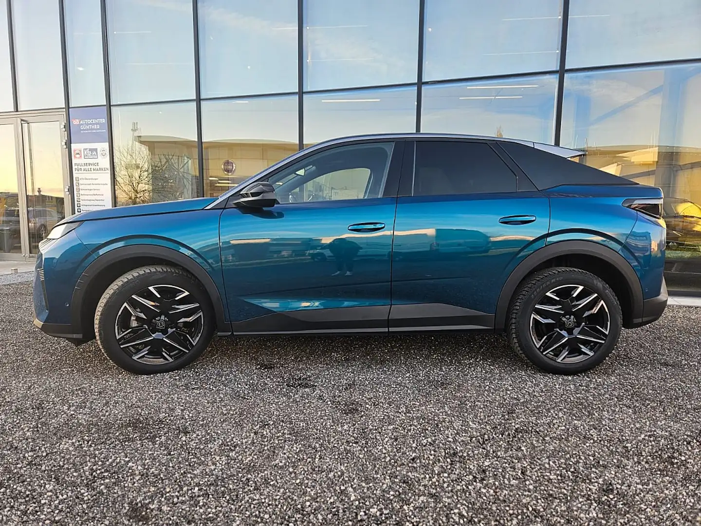 Peugeot 3008 Hybrid 136 Allure Blau - 2