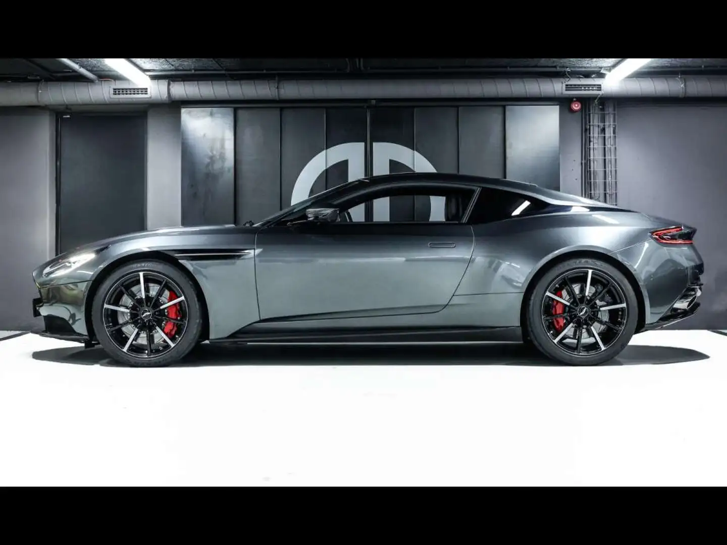 Aston Martin DB11 V12 COUPEMAGNETIC SILVERWARRANTY 04/27CARBON Grijs - 2