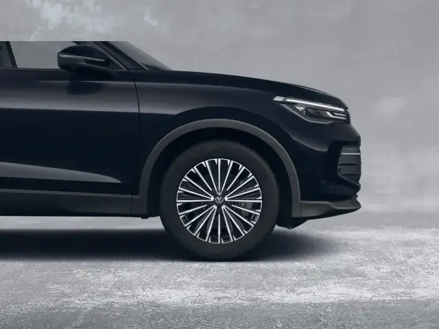 Volkswagen Tiguan view 4