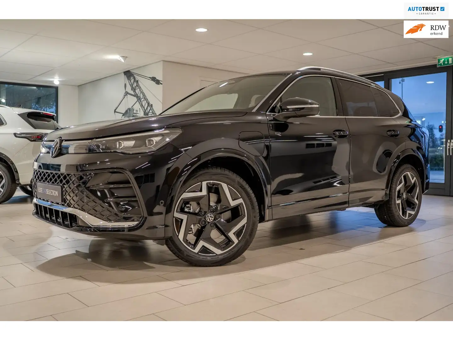 Volkswagen Tiguan 1.5 eHybrid R-Line Edition 272 PK / 3 X R LINE / T Zwart - 1