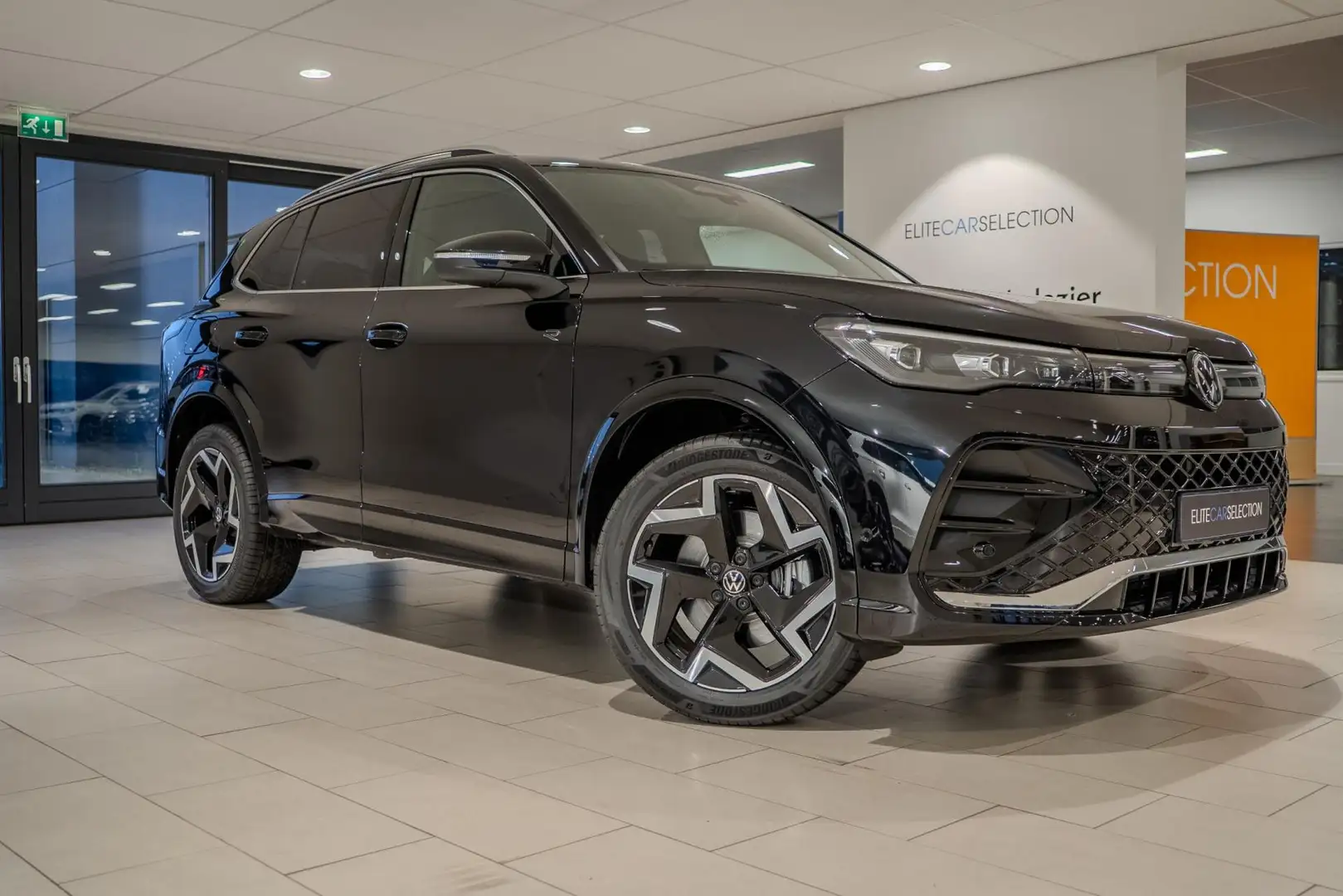 Volkswagen Tiguan 1.5 eHybrid R-Line Edition 272 PK / 3 X R LINE / T Zwart - 2