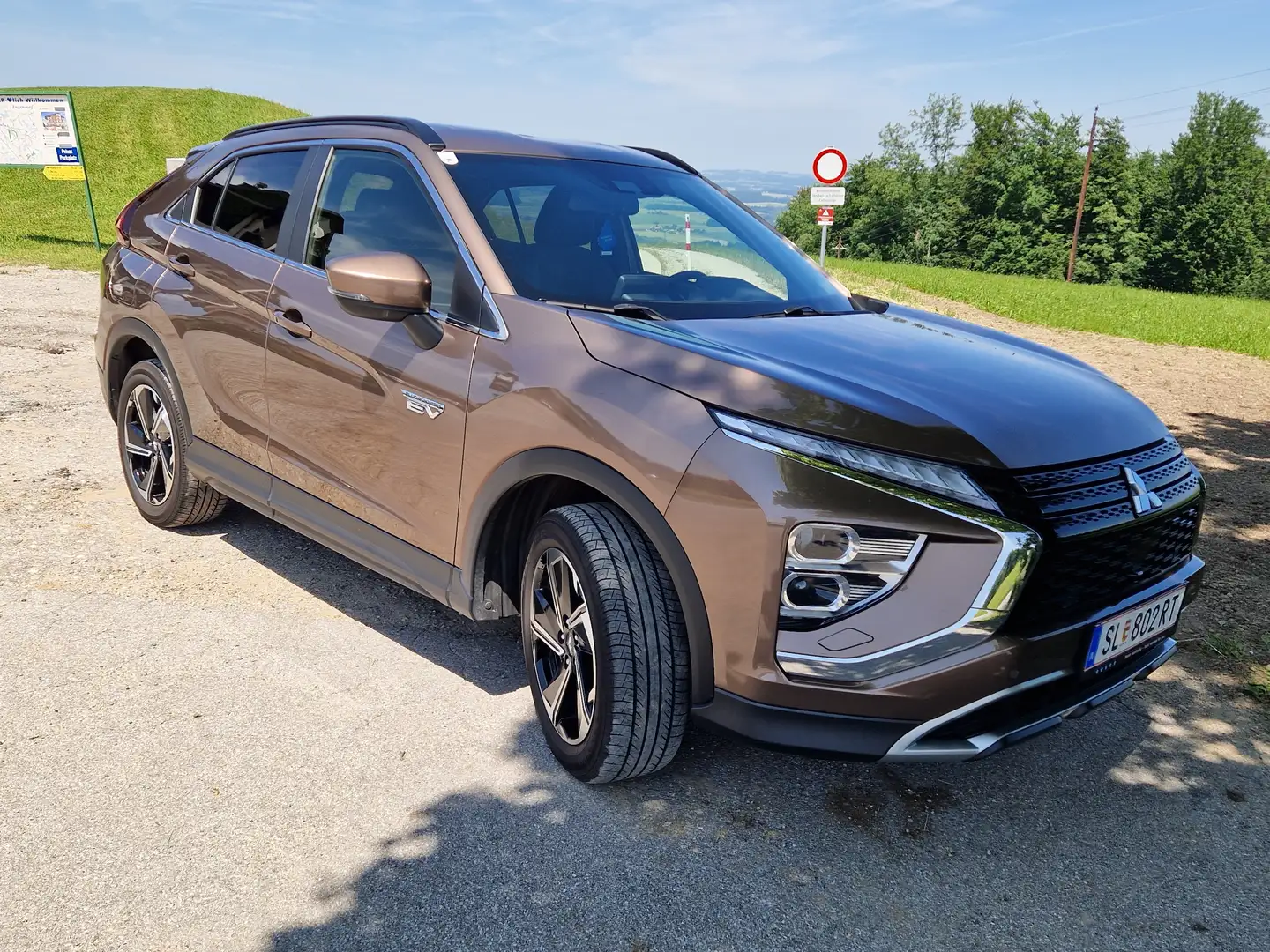 Mitsubishi Eclipse Cross 2,4 PHEV 4WD Intense+ CVT Aut. Brązowy - 1