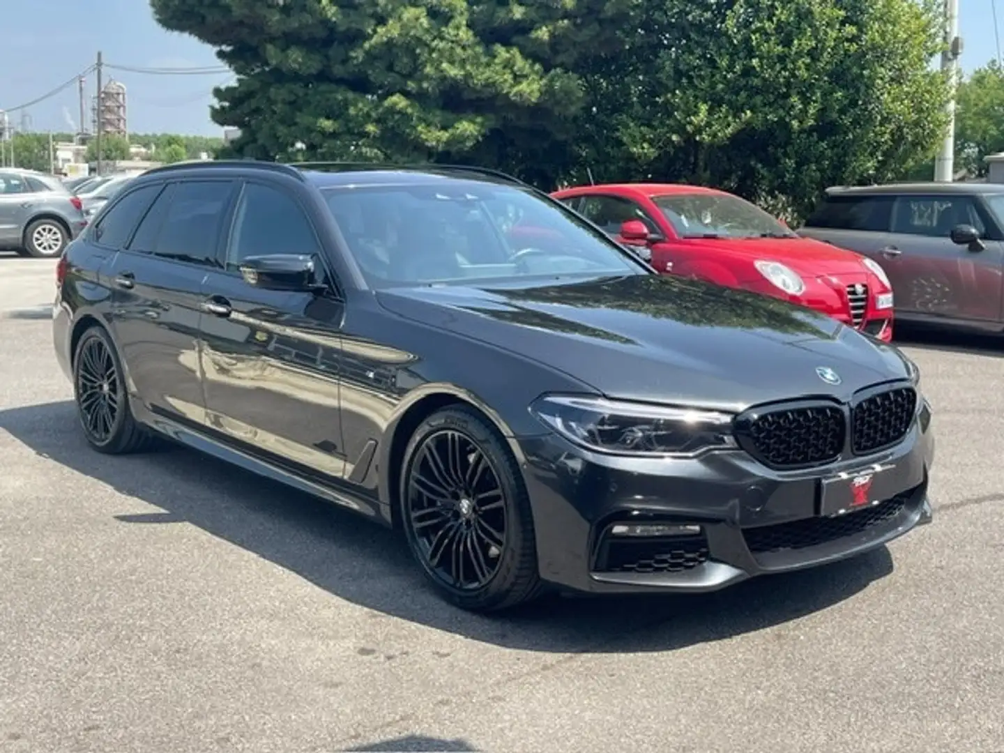 BMW 525 525d Touring xDrive Msport Zwart - 2