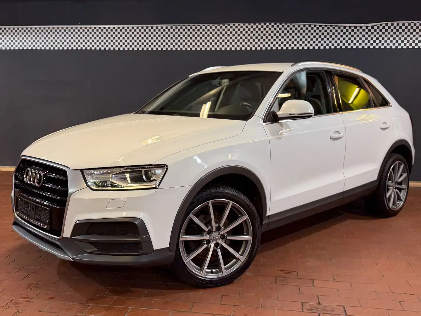 Audi Q3 quattro Design 19" Lmf Bi-Xenon Leder Pdc Blanc - 2