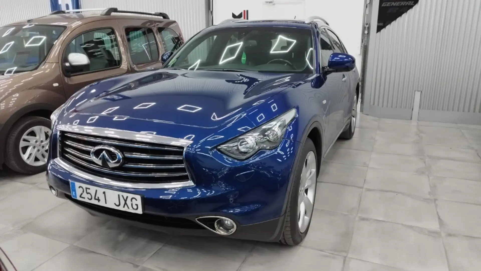 Infiniti QX70 3.0d S Aut. Blau - 2