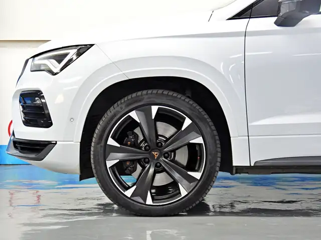 Cupra Ateca view 3