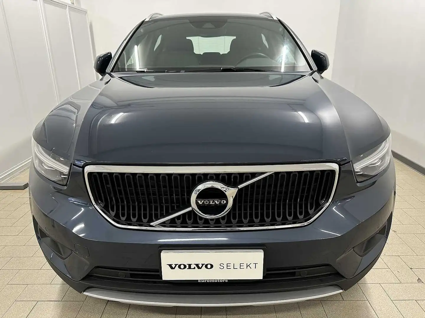 Volvo XC40 Momentum Pro, T2 automatico PER NEOPATENTATI Bleu - 2