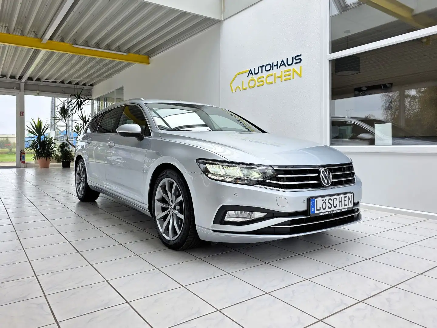 Volkswagen Passat Variant Business R Line Harman/Kardon Silber - 1