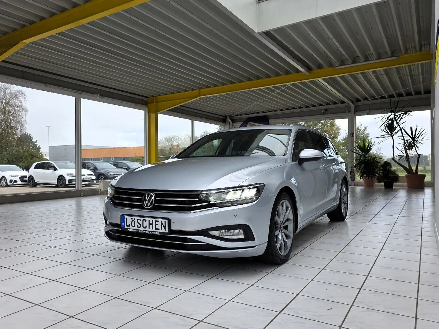 Volkswagen Passat Variant Business R Line Harman/Kardon Silber - 2