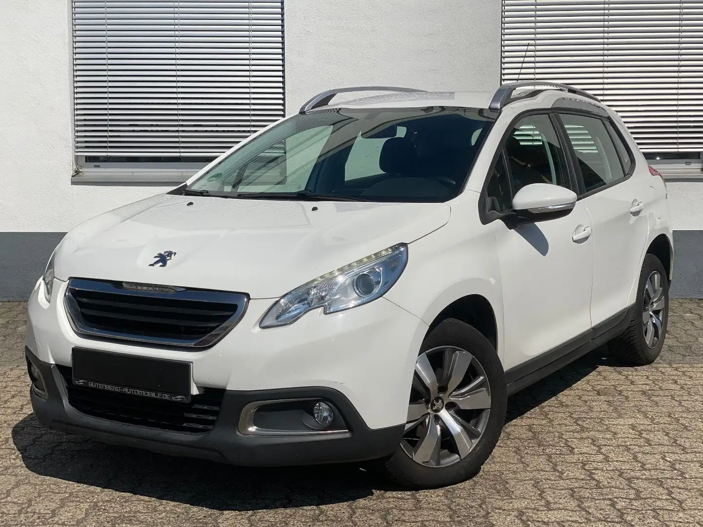 Peugeot 2008 Active HDi * Navi / Alu / Klima / Parkhilfe Weiß - 2