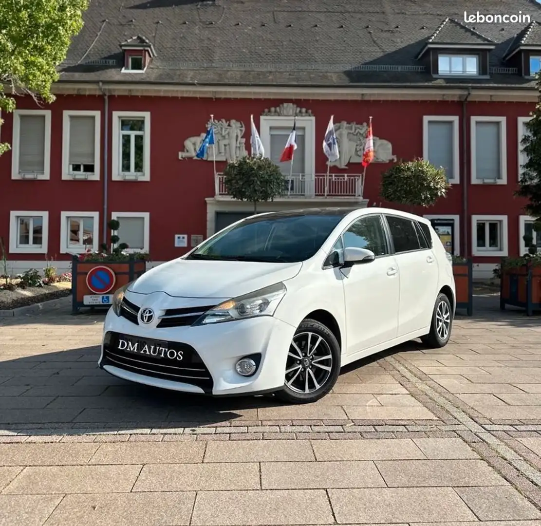 Toyota Verso 1.6 d4-d toit panoramique Blanc - 1
