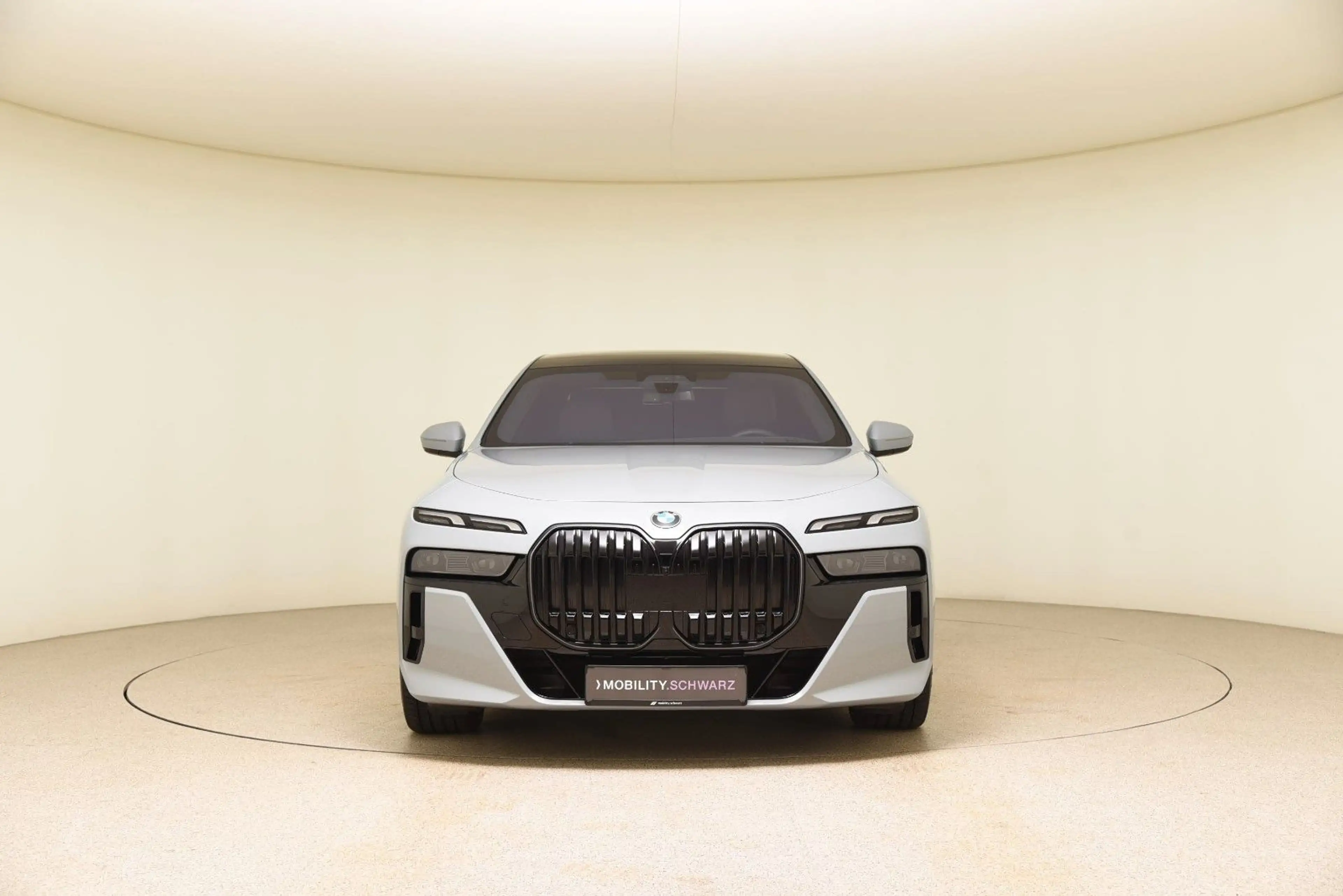 BMW 740 d xDrive M Sport Pro ACC LED Pano HUD B&W — photo 5