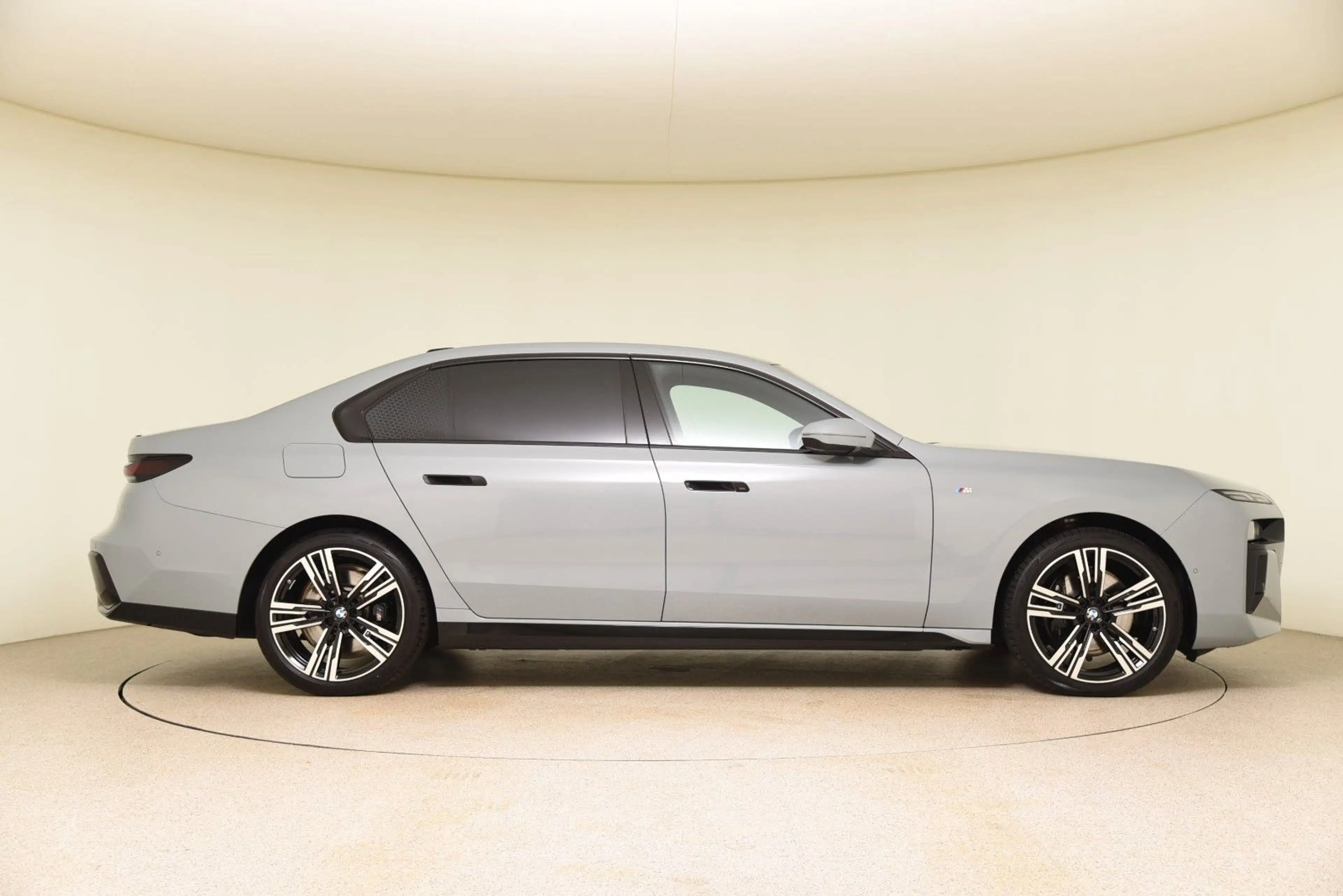 BMW 740 d xDrive M Sport Pro ACC LED Pano HUD B&W — photo 4