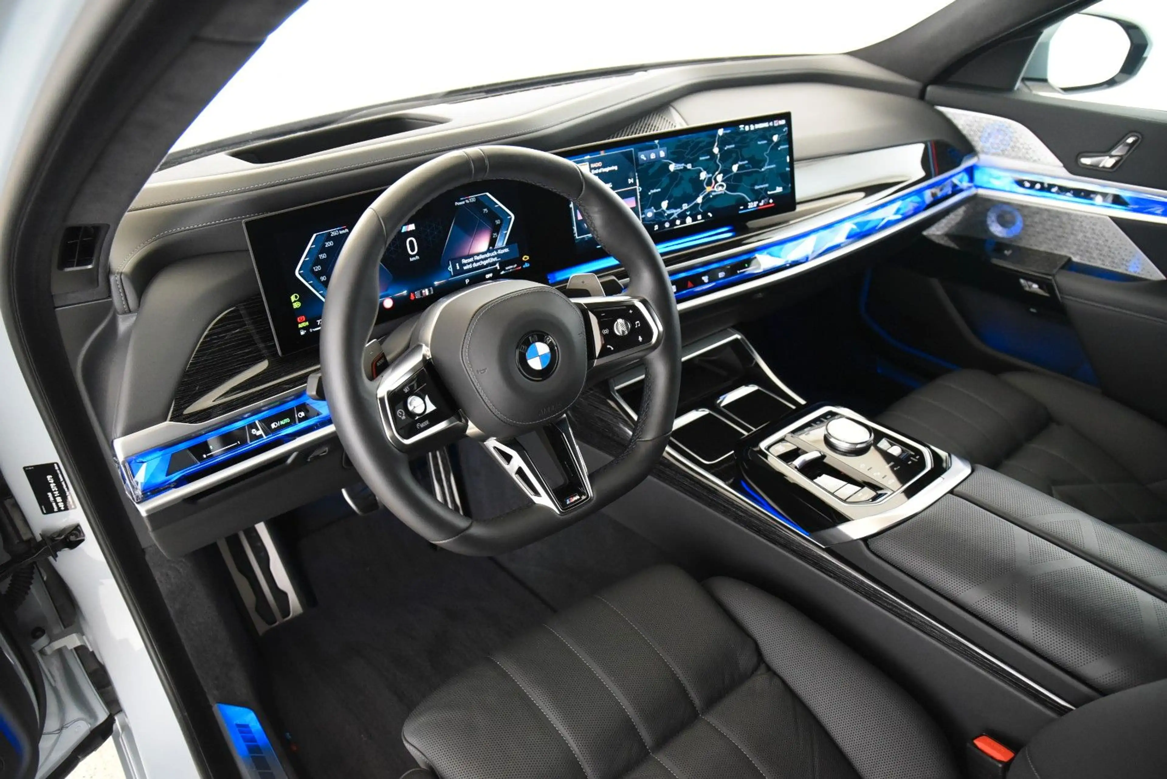 BMW 740 d xDrive M Sport Pro ACC LED Pano HUD B&W — photo 6