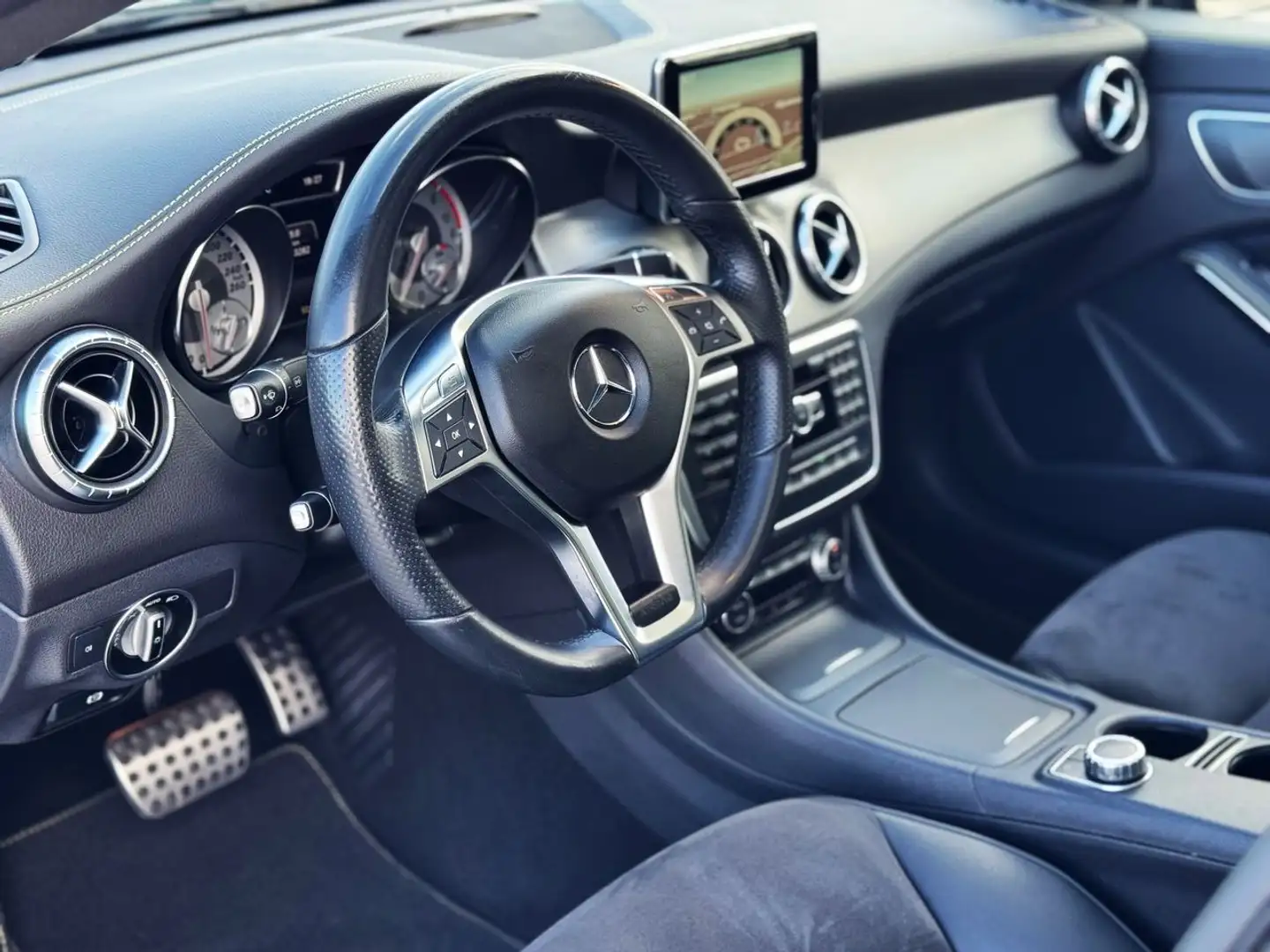 Mercedes-Benz CLA 220 CDI EDITION 1 con TECHO PANORÁMICO... Gris - 2