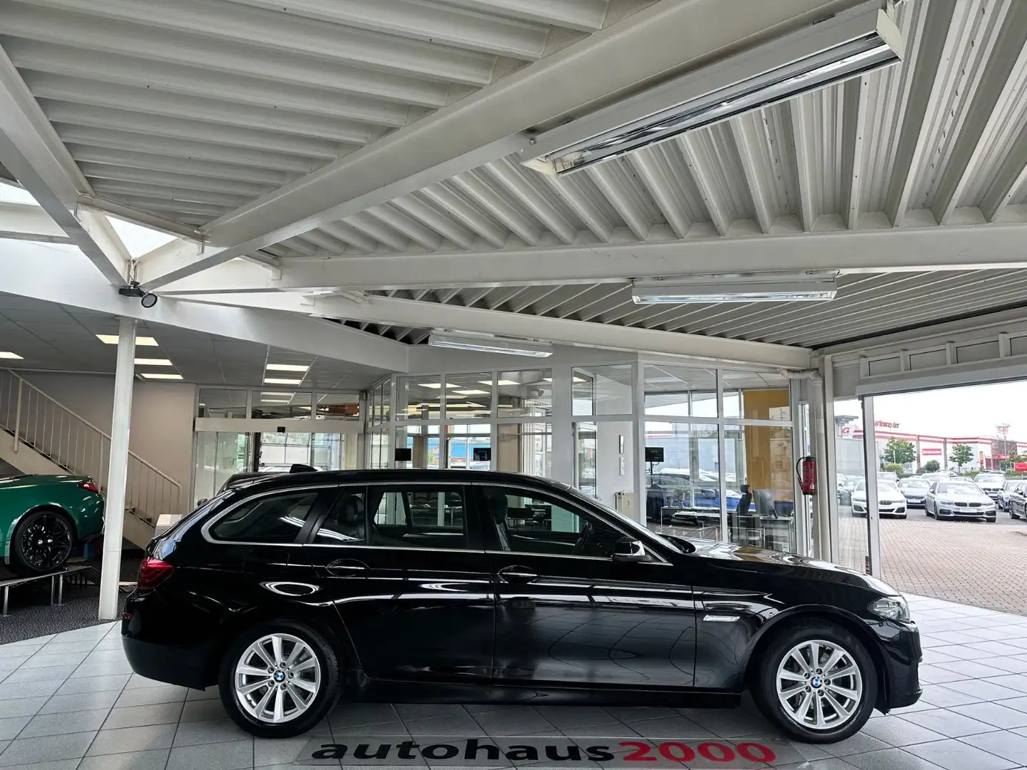 BMW 530 d xDrive Touring AUT./CAM/NAVI/HIFI/STANDHE Czarny - 2